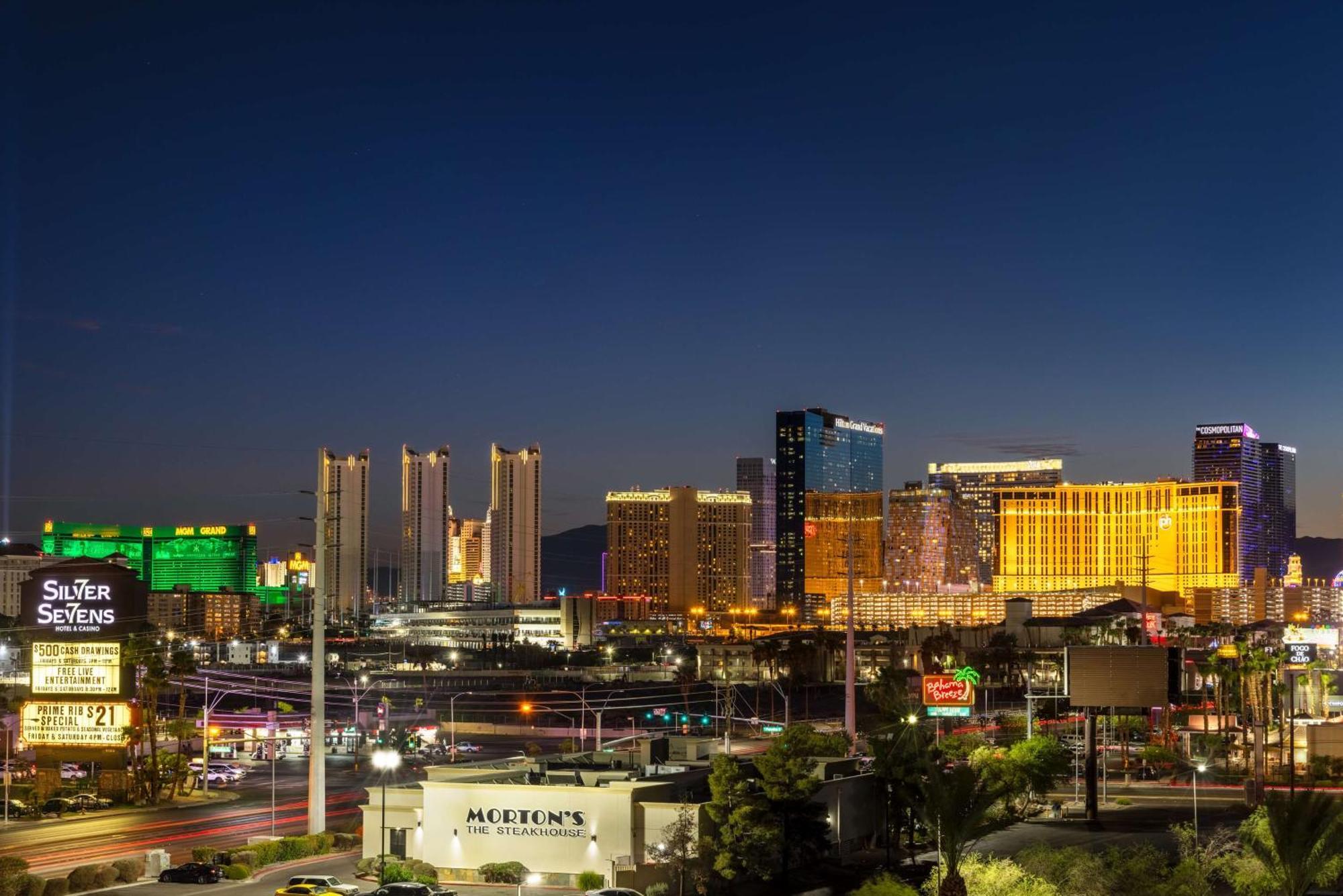 Doubletree By Hilton Las Vegas East Flamingo Exterior foto